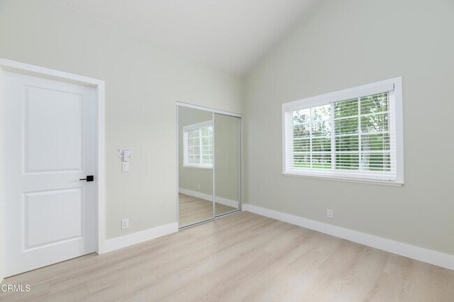 Building Photo - 1125 Stoneybrook Ln