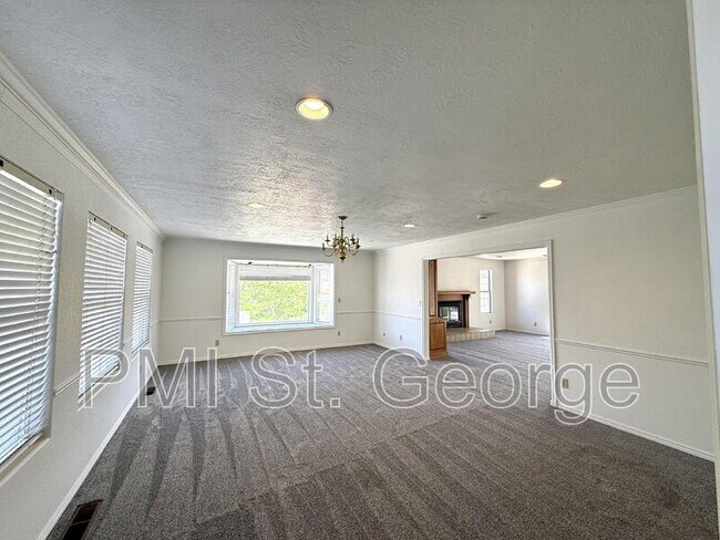 Building Photo - 2506 W Grandview Dr