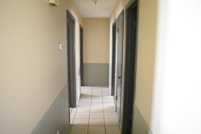 Building Photo - 523 Arbor Oak Dr