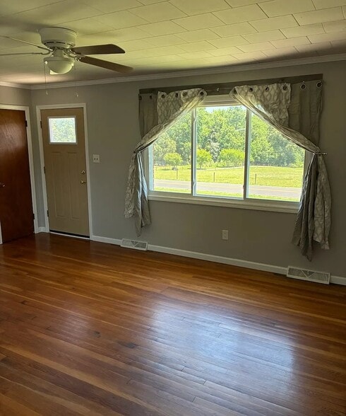 Building Photo - 204 Pear Tree Rd