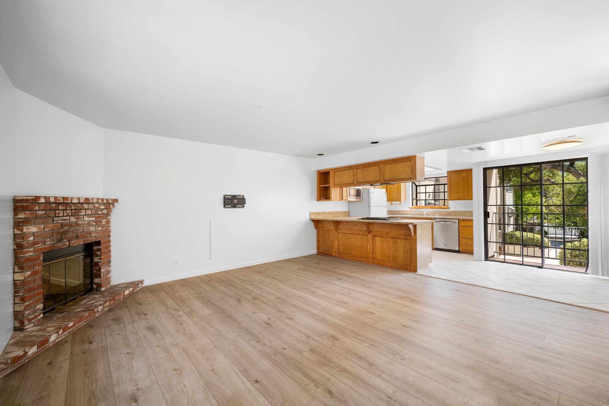 Building Photo - 2747 Hermosa Ave