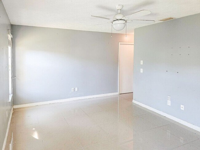 Building Photo - Port St. Lucie Home for rent