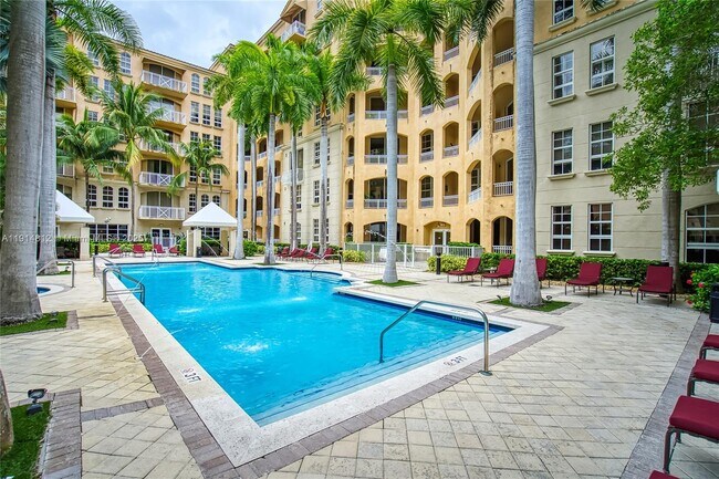 Building Photo - 3001 NE 185th St