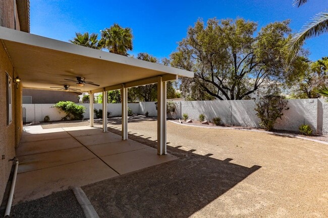 Building Photo - Beautiful 4 Bedroom Henderson Home