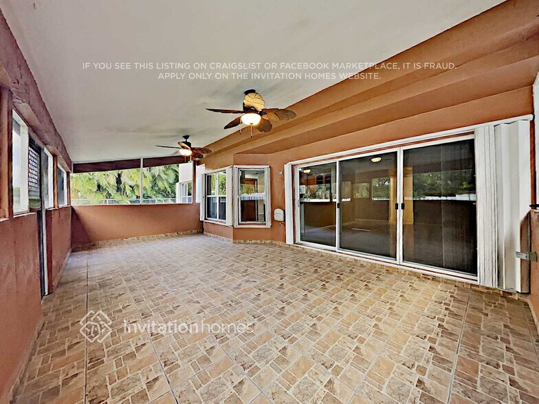 Building Photo - 10101 SW 9th Ln