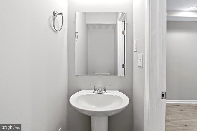 Building Photo - 1346 N Carey St