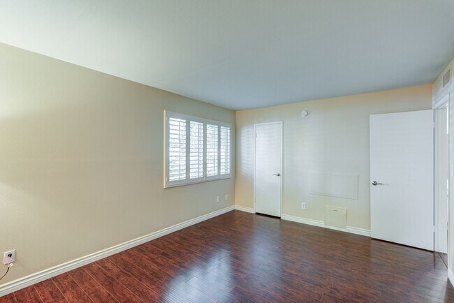 Building Photo - 4558 Willis Ave
