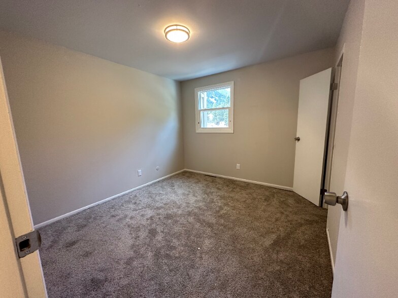 Building Photo - 103 Empire West Road