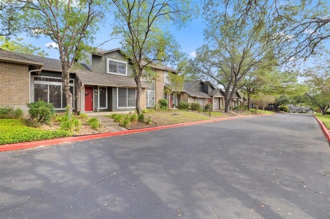 Building Photo - 1015 E Yager Ln