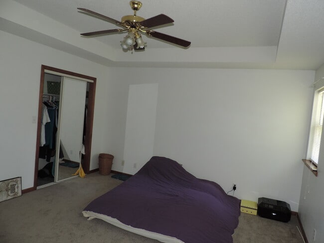 Building Photo - 704 Brookside Dr