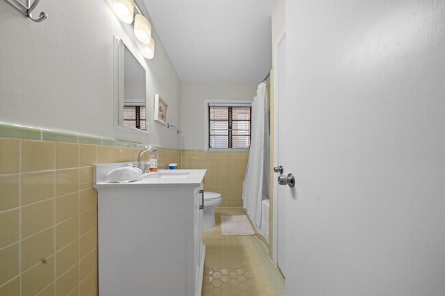 Building Photo - 2330 Wordsworth St