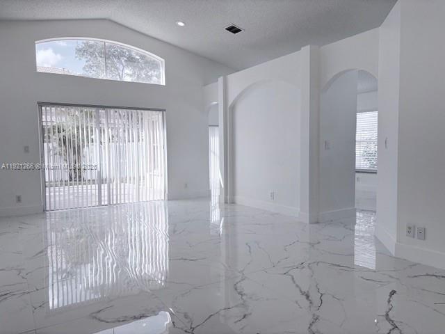 Building Photo - 1520 SW 193rd Ave