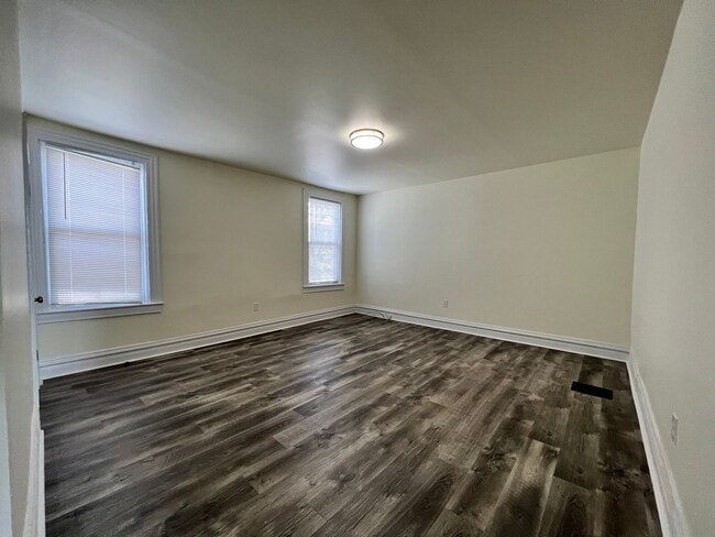 Building Photo - Updated 3BR house with multi-car off street parking!