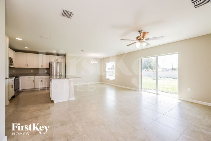 Building Photo - 706 Yeager Ct