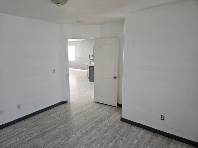 Building Photo - 23089 Pahute Rd