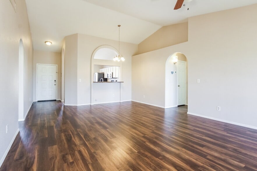 Building Photo - 8727 W Sierra Vista Dr
