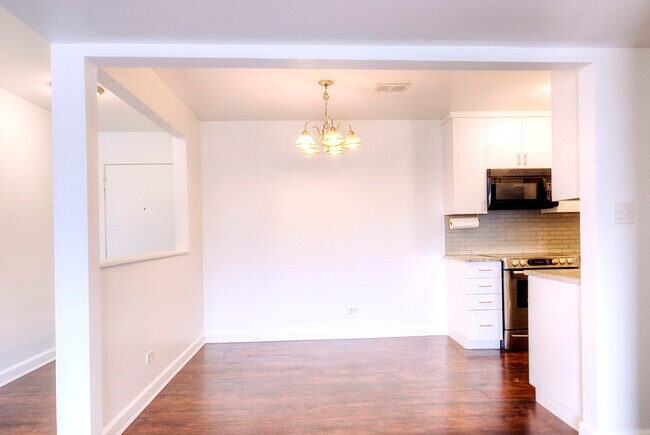 Building Photo - 6101 W 94th St