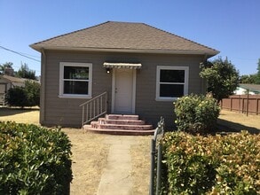 Building Photo - Coming Soon!! Apply NOW!!! Just Renovated!...