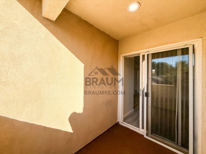 Building Photo - 7323 Winnetka Ave