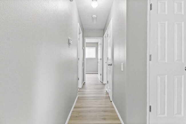 Building Photo - 2615 Flamingo Dr