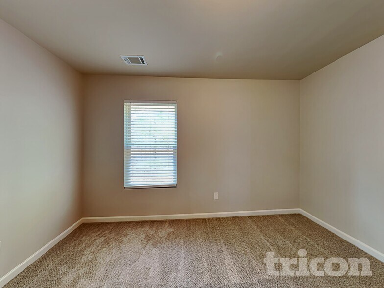 Building Photo - 2878 S Hills