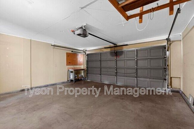 Building Photo - 10713 Towne Park Dr NE