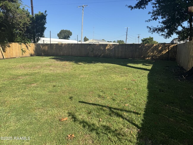 Building Photo - 216 Longview Dr