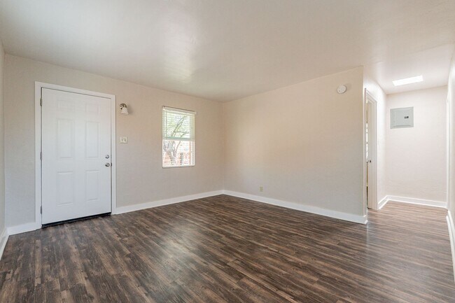 Building Photo - 305-315 N Highland Ave