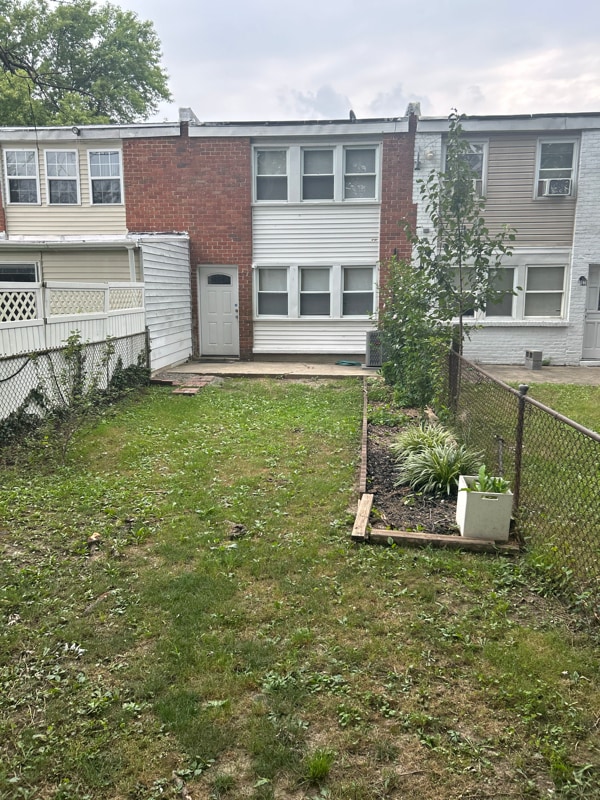 Building Photo - 1052 Fredonia Ct