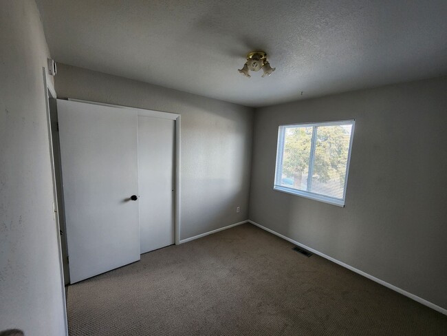 Building Photo - Shop-Ready 4BR Home with Lift-Ready Detached Garage & RV Parking Near Downtown Firestone