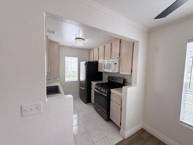 Building Photo - 10888 Aderman Ave