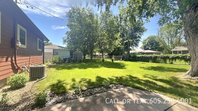 Building Photo - Spacious, Stylish, and Convenient Living