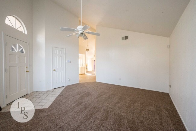 Building Photo - North West Fresno Home, 3BR/2BA, New Carpet/Paint, Lots of Amenities