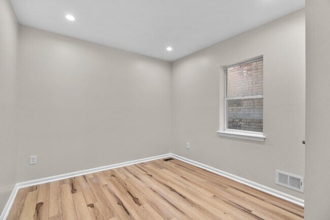 Building Photo - 2202 E Fayette St