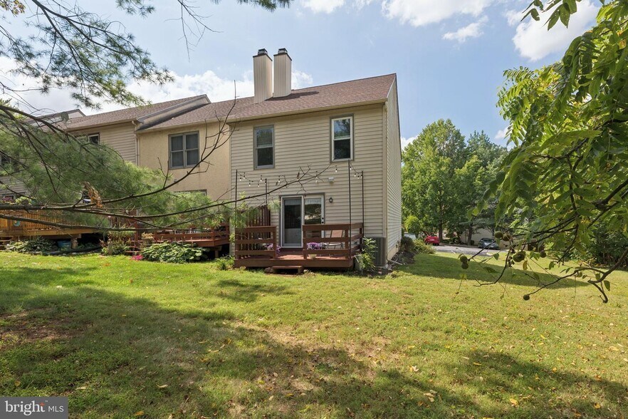 Back and side yard - 81 Talbot Ct