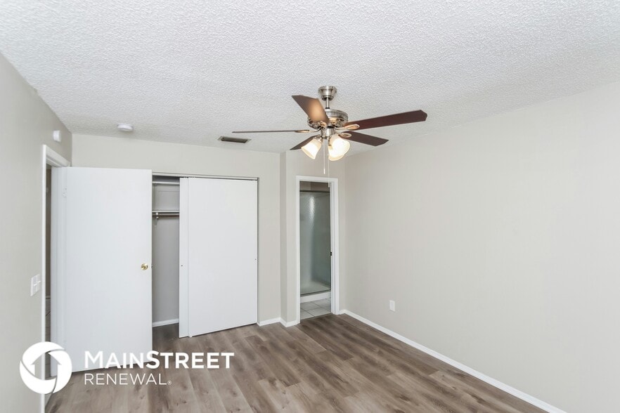 Building Photo - 2270 Hialeah St