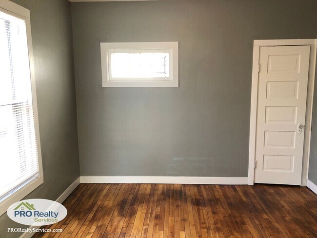 Building Photo - 3 Bedroom Home in St. Paul