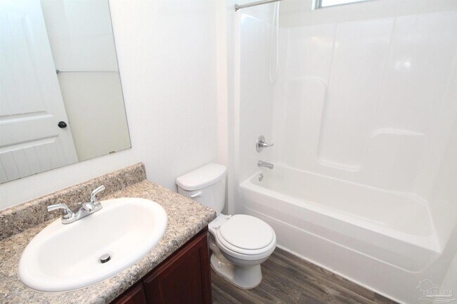 Building Photo - 5605 Peach Dr