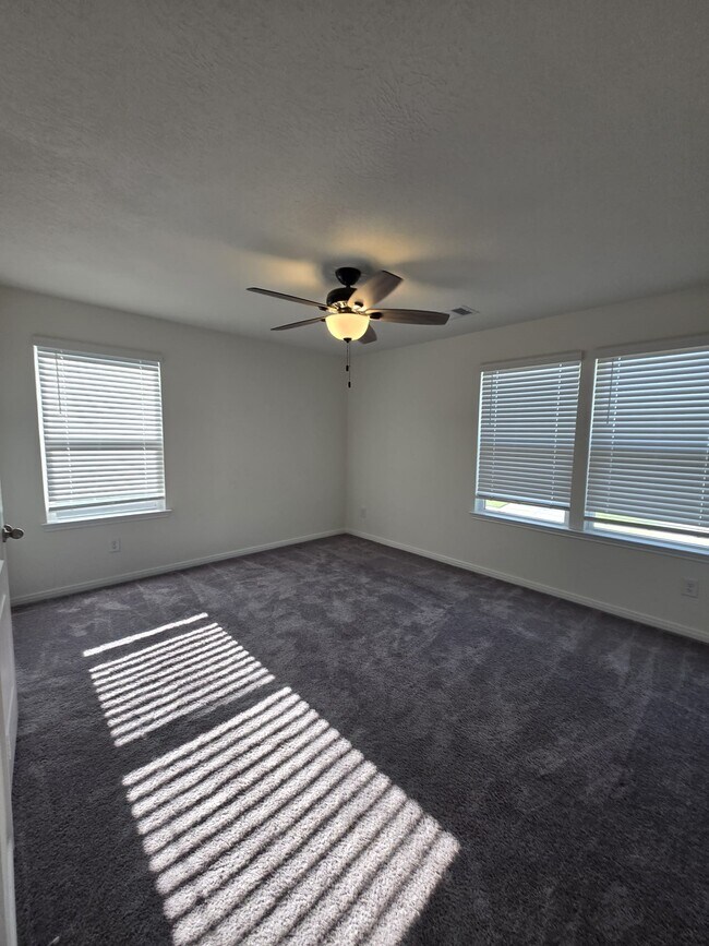 Building Photo - 25223 Sierra Mnr Ct
