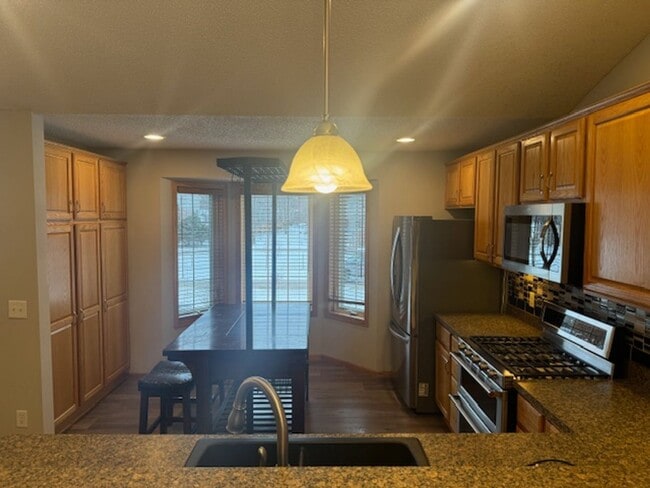 Building Photo - Gorgeous 6 Bed/3 Bath/3 Garage SFH with Screened in Porch, and Firepit in Minnetrista!