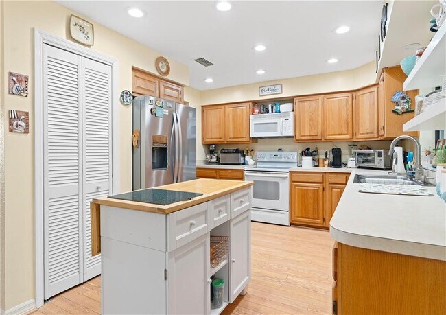 Building Photo - 10217 SW 74th Terrace