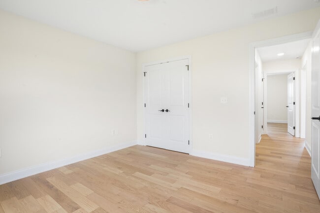 Building Photo - 5013 Bentwood Ct