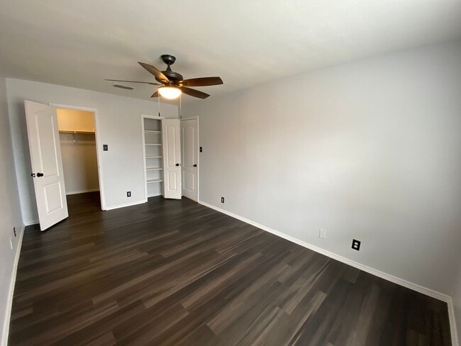 Building Photo - Newly Remodeled!