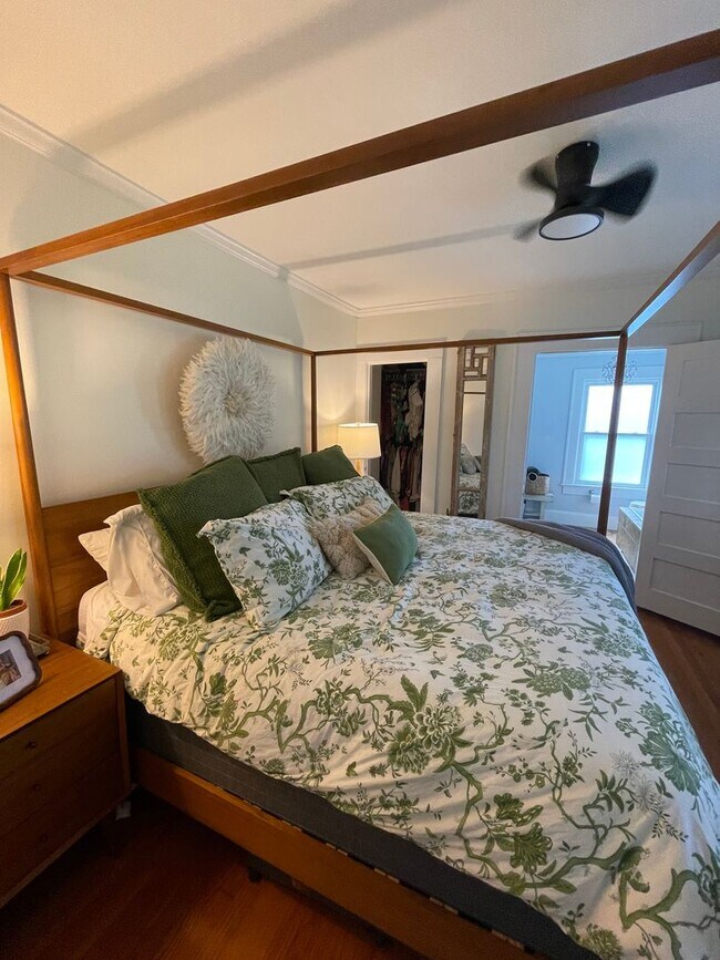 Building Photo - Charming Three Bedroom Home in the Heart of West Ashely