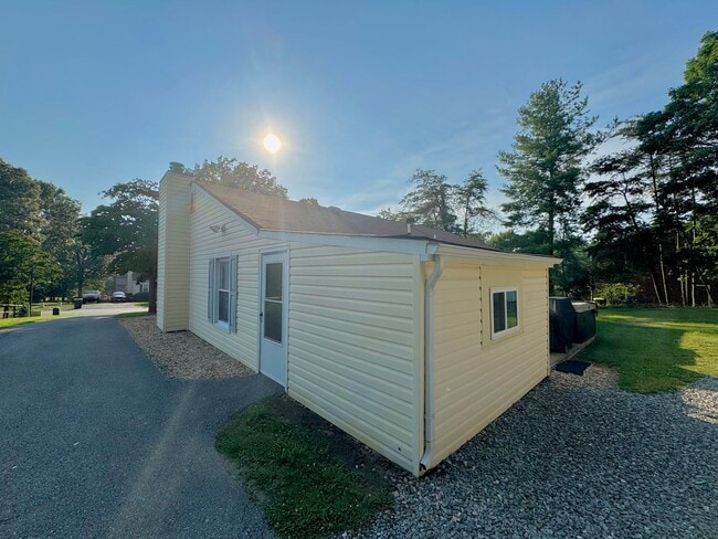 Building Photo - One Level Ranch