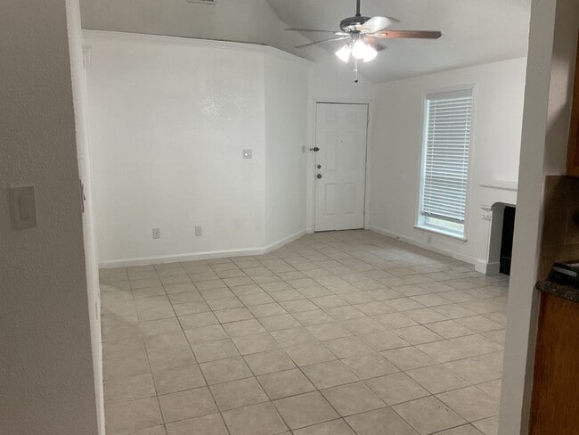 Building Photo - 15642 Scenic Haven Dr
