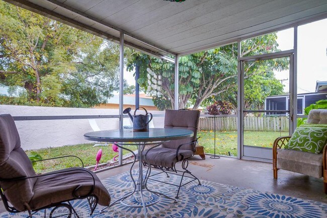 Building Photo - 2856 NE 5th Ave