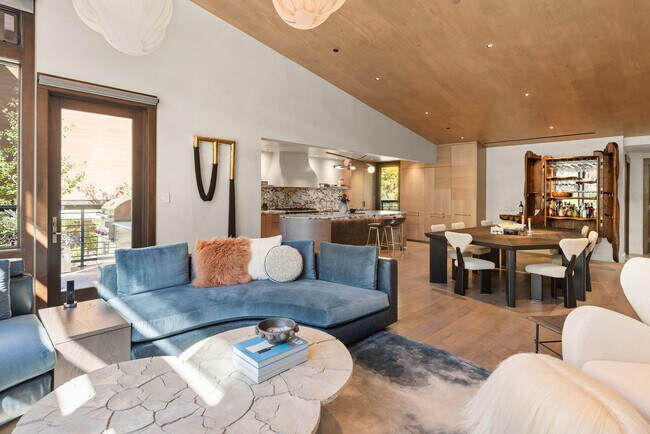 Building Photo - 120 Juan St