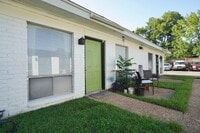 Building Photo - 618 W 51st St