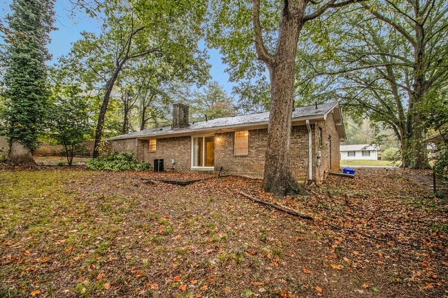 Building Photo - 3 Bedroom 2 Bath House